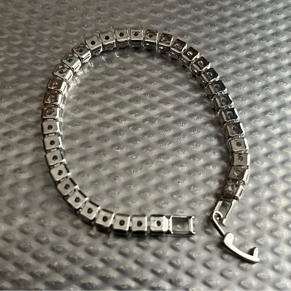Square cut tennis bracelet, 6” long - Picture 6 of 7